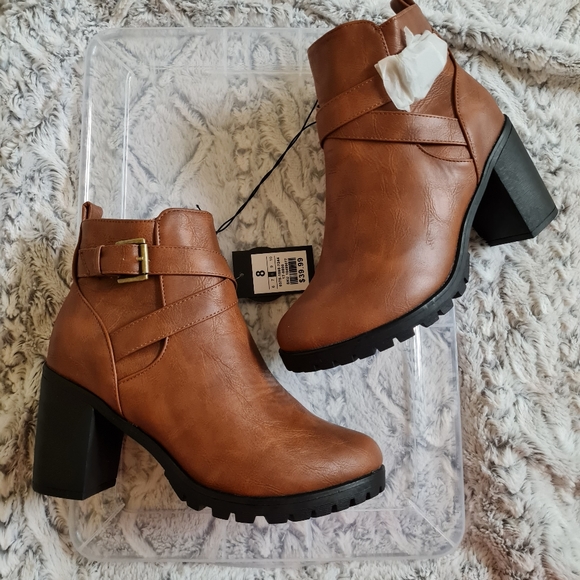 Streetwear Society Shoes - NWT Streetwear Society Light Brown Comfort Boots